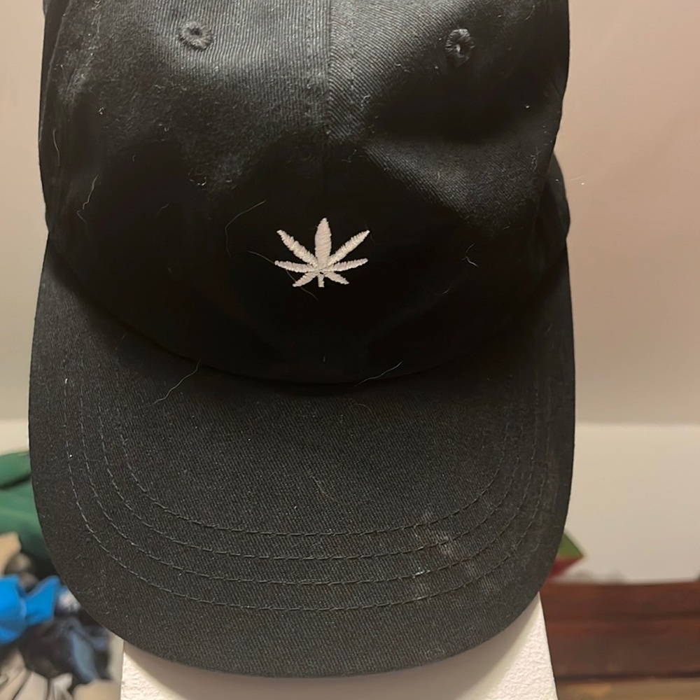 Flow Kana black Cap by The Classics Yupoong